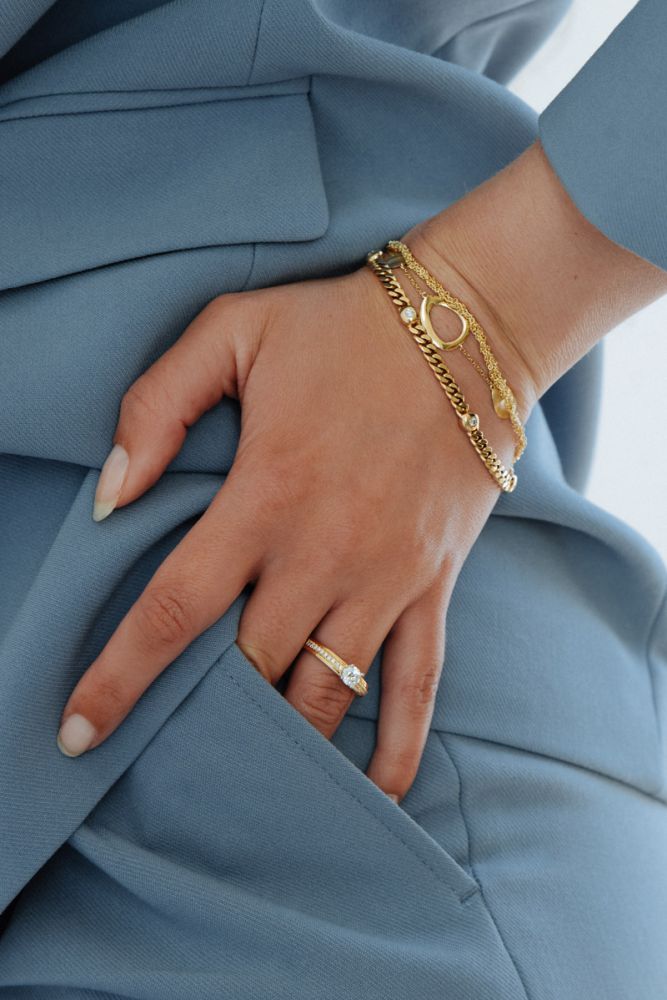 Elegante anillo de mujer banda de oro amarillo con diamante brillante 0.40ct