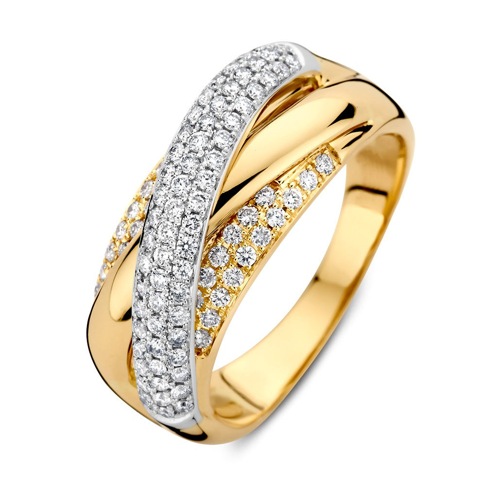 Anillo bicolor de oro blanco y amarillo con diseño entrelazado y pavé de diamantes.