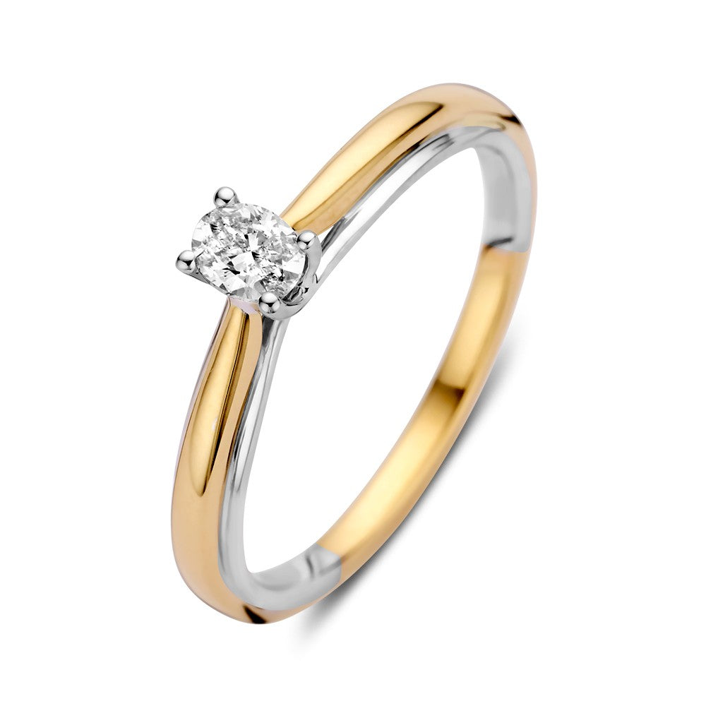 Anillo solitario bicolor de oro de 14k con diamante ovalado de 0.19 ct.
