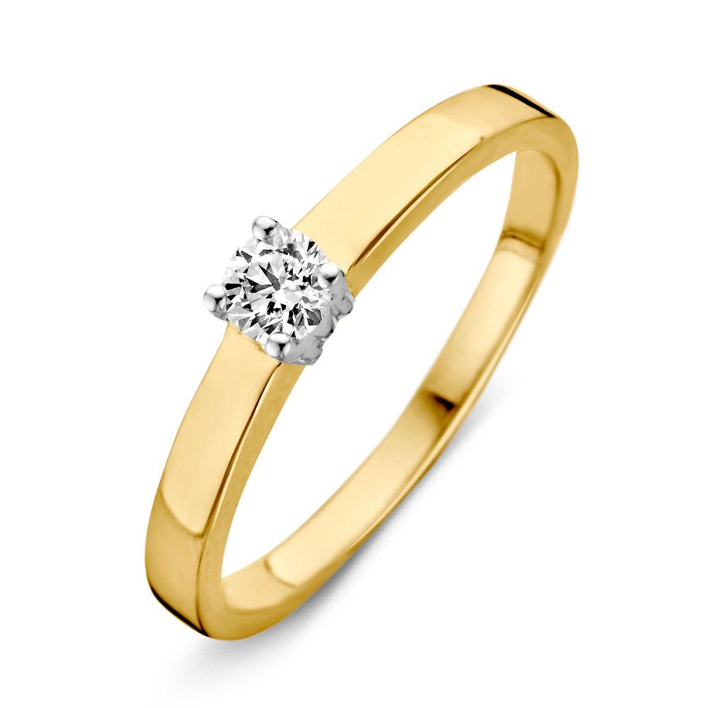 Anillo bicolor de 14 quilates con una zirconia blanca de 3.8 mm en el centro.