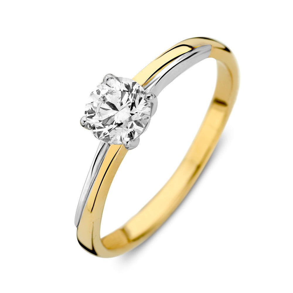 Anillo bicolor de oro blanco y amarillo con piedra central de circonita.