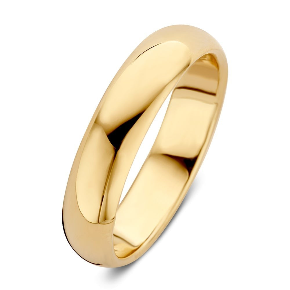 Anillo de oro amarillo de 5 mm, con acabado pulido y forma sencilla.