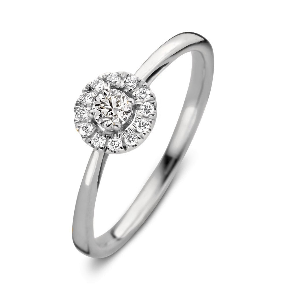 Anillo de oro blanco con un diseño circular y diamantes brillantes en el centro.
