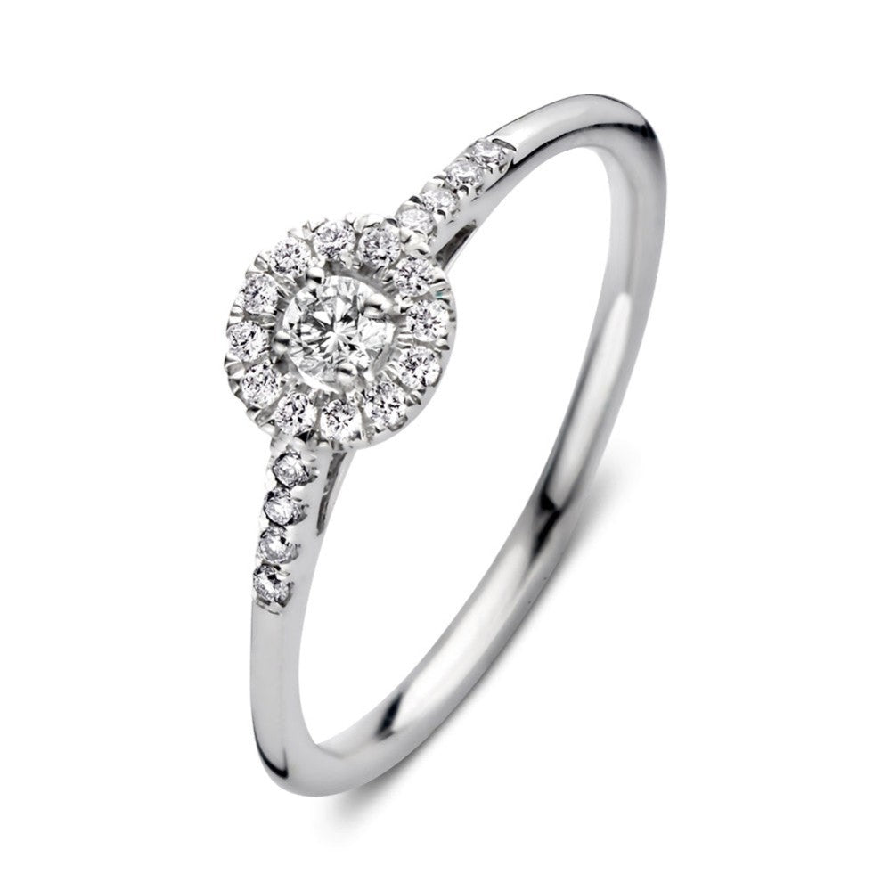 Anillo de oro blanco con diamantes, diseño circular y detalles brillantes.