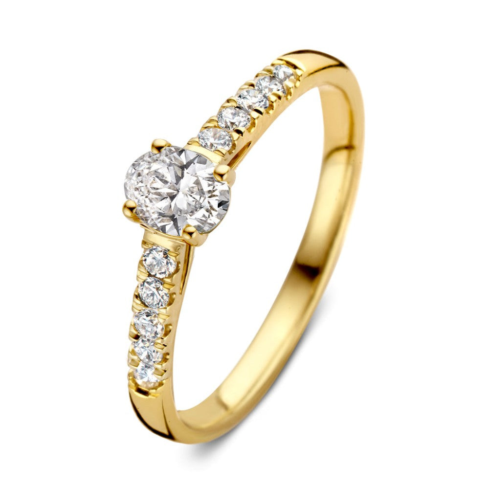Anillo de oro amarillo con un diamante central y siete diamantes a cada lado.