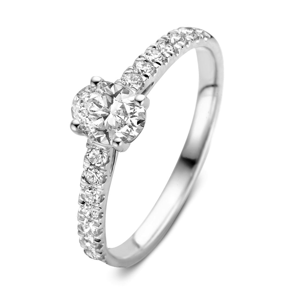 Anillo de oro blanco con diamantes, destacando una piedra central y brillantes en el aro.