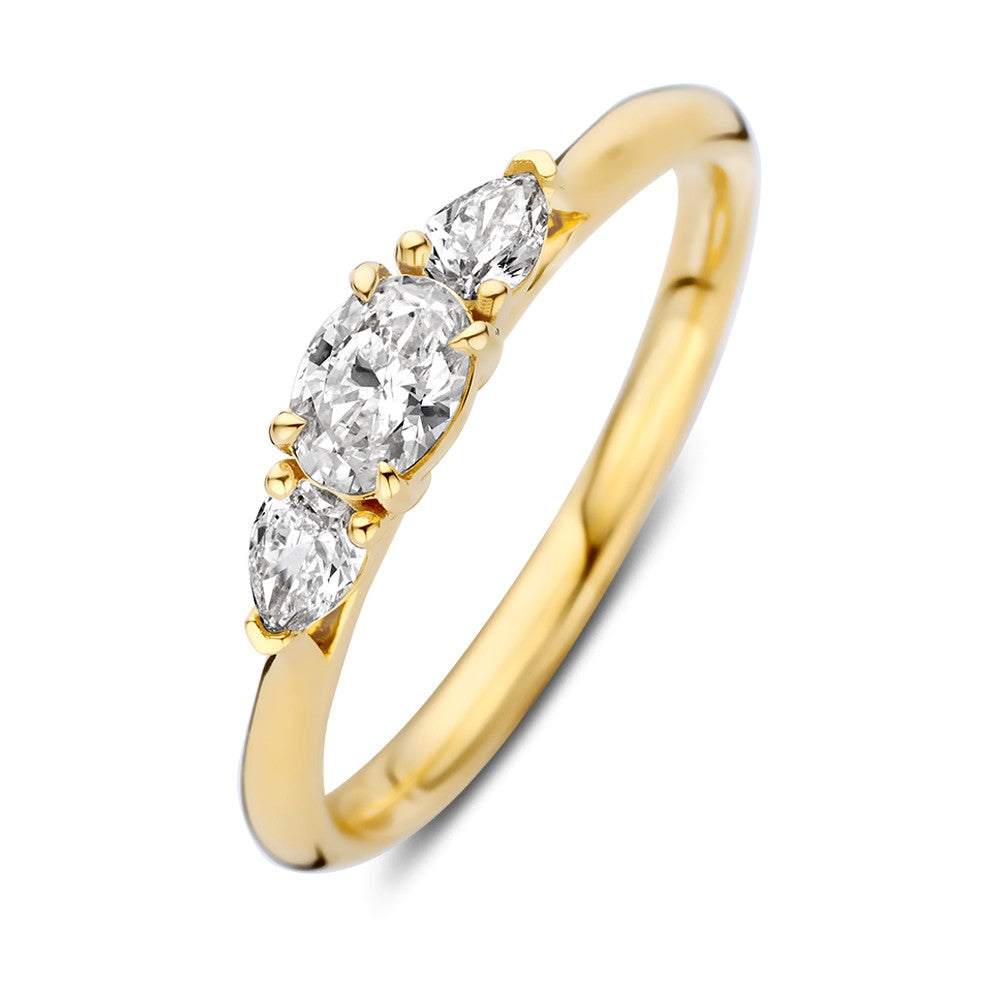 Anillo de oro con diamantes, tres piedras en forma de pera, total de 0.50 crt.