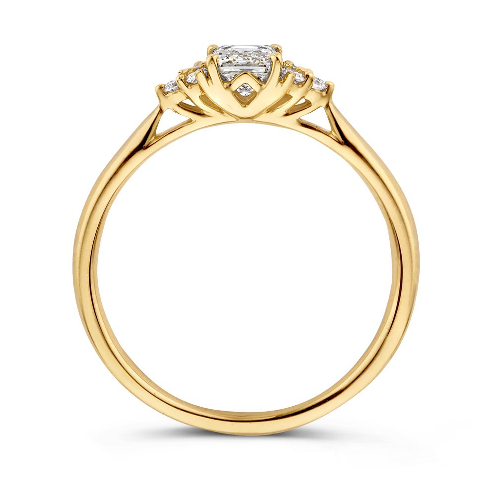 Anillo de oro amarillo con diamantes en estilo vintage - forma de princesa con brillantes 0.52 crt.
