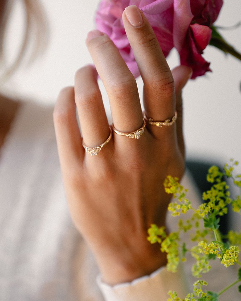 Anillo de oro amarillo con diamantes en estilo vintage - forma de princesa con brillantes 0.52 crt.