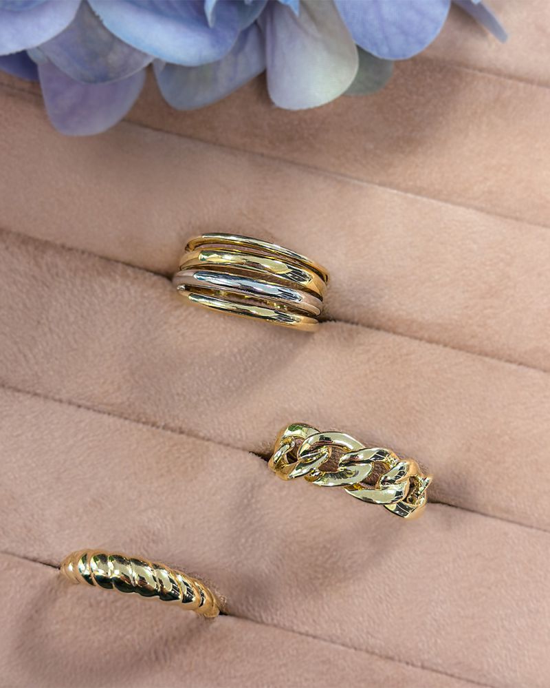 Anillo de oro amarillo con llamativas eslabones gourmet - Lujo atemporal