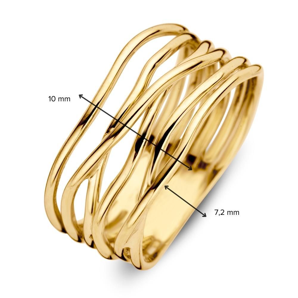De Elegante Geelgouden Damesring van Excellent Jewelry is een brede 14 karaat gouden ring met golvende, overlappende banden. Het moderne ontwerp voldoet aan 10 mm hoog en 7,2 mm breed; een echte statement ring voor dames.