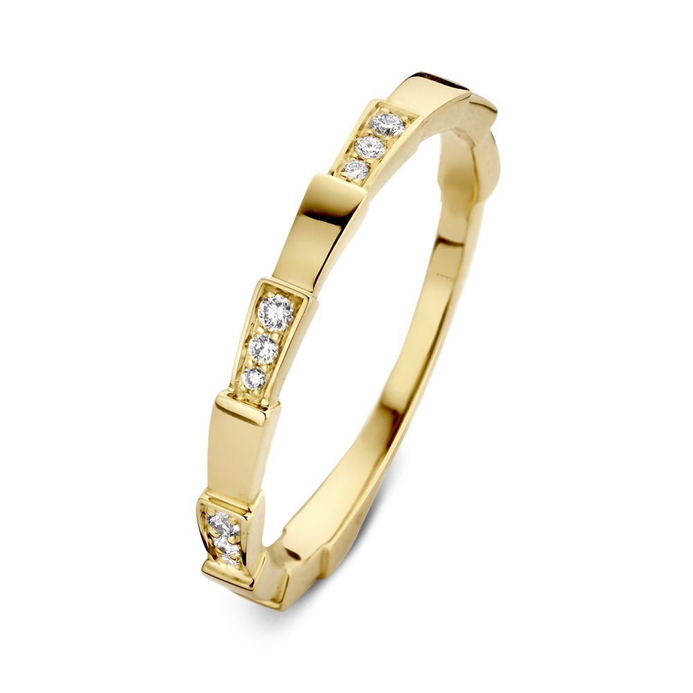 Anillo amarillo de oro con diamantes de 0.07 crt, diseño delgado y detalles en forma de bloques.