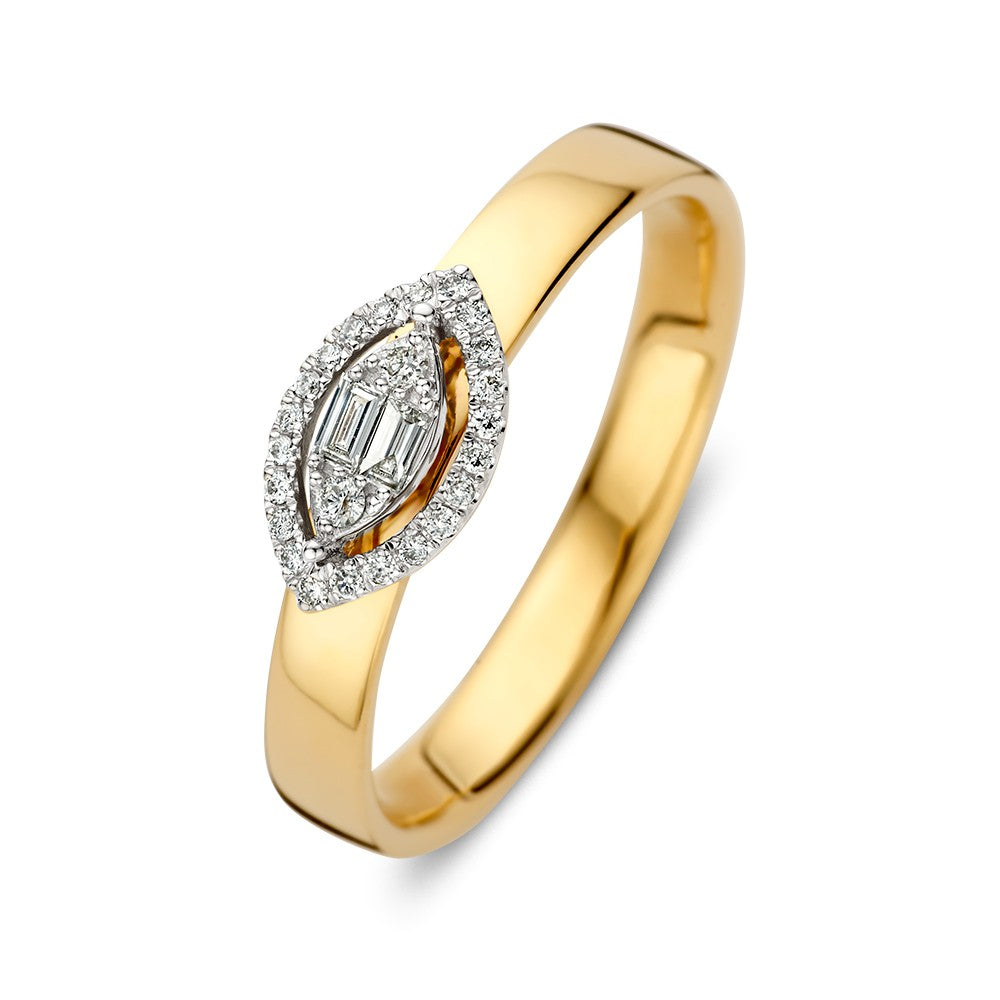 Anillo de oro amarillo con diseño de marquesa, rodeado de diamantes de 0.12 crt.