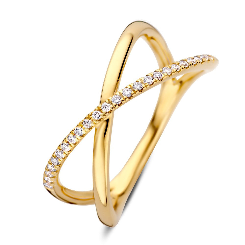 Anillo de oro amarillo con brillantes de 0.12 crt, diseño entrelazado y brillante.