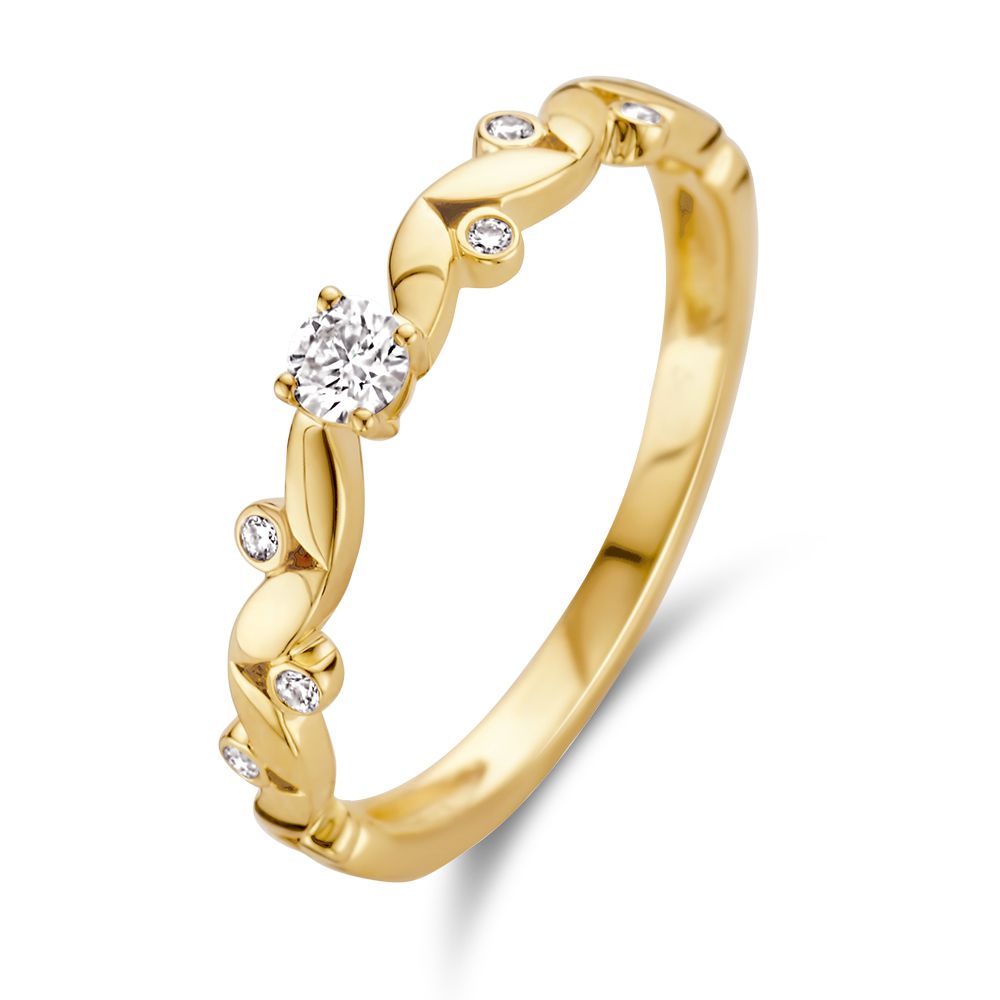 Anillo de oro amarillo elegante con un diamante brillante de 0,16 crt y detalles sutiles.