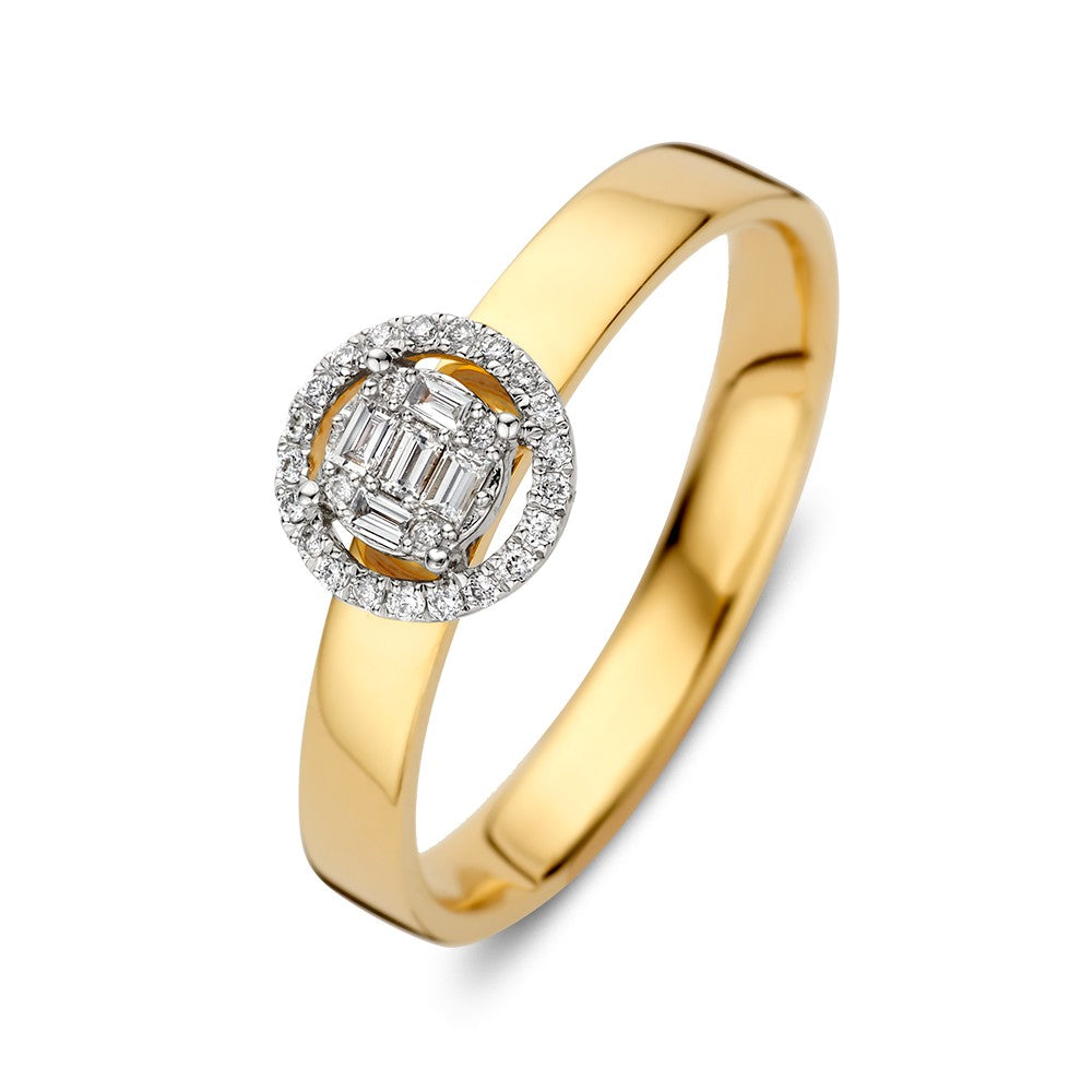 Anillo elegante de oro blanco y amarillo con diamantes brillantes y baguette en engaste invisible.