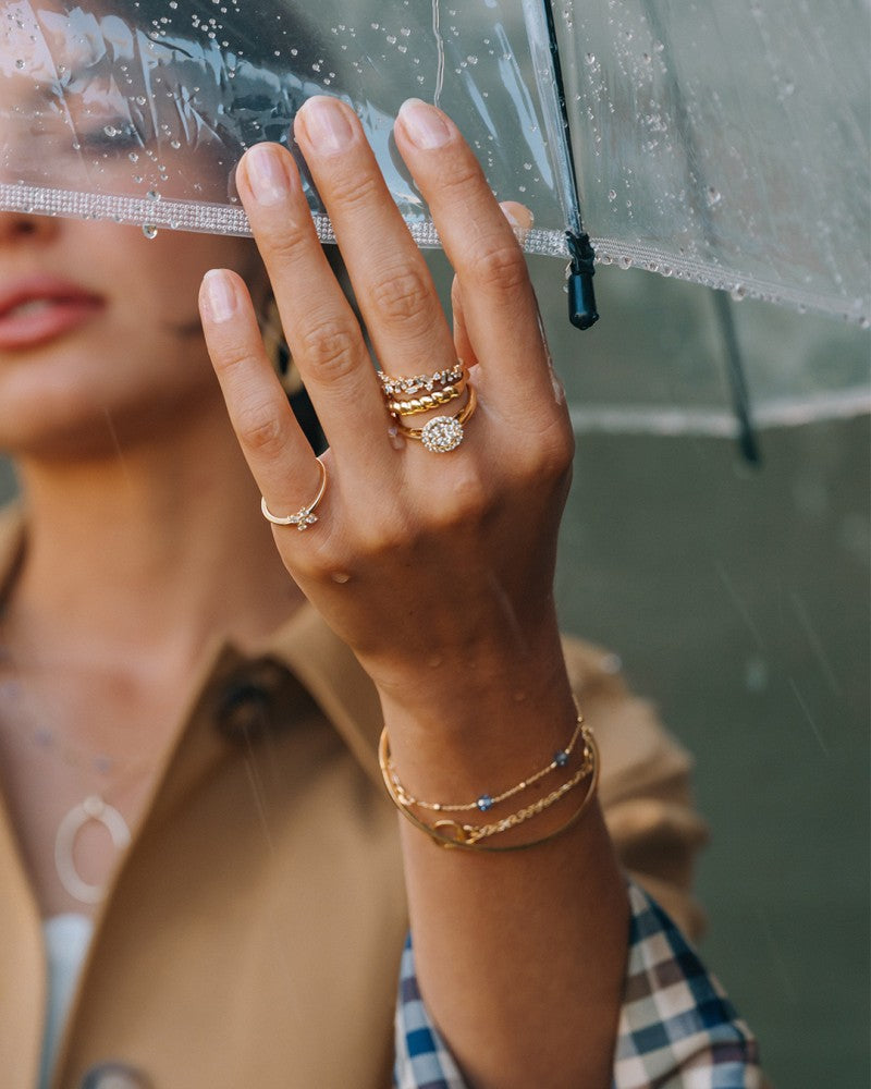 Anillo elegante de oro amarillo con diseño de flor de diamante de 0.17ct