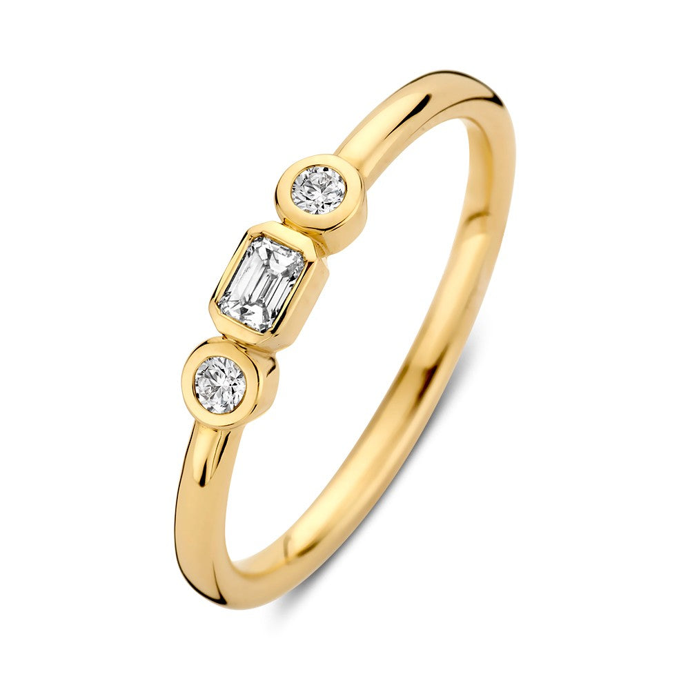 Anillo de oro amarillo de 14k con esmeralda y diamantes de corte brillante.