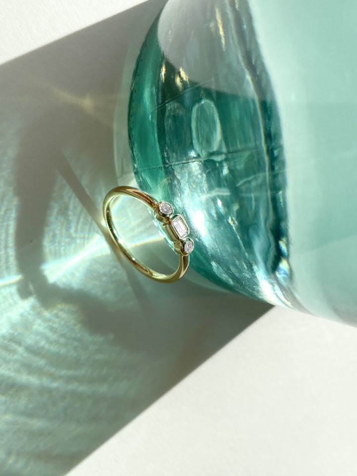 14k Yellow Gold Ring with Emerald and Brilliant-Cut Diamonds