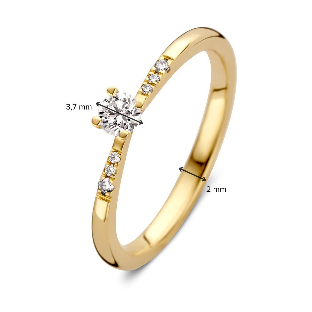 Elegante Anillo de Solitario en Oro Amarillo con Piedra Central de Brillante y Piedras Laterales 0.21 crt.