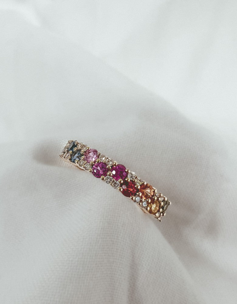 Geelgouden Ring met Regenboogsaffier en Diamanten – 14-Karaat Luxe voor Dames
