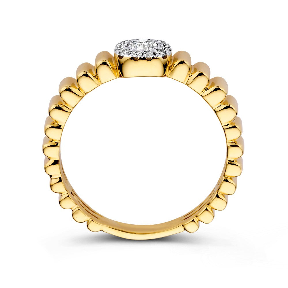 Anillo de oro juguetón con acabado estriado y diamantes brillantes - Elegancia clásica