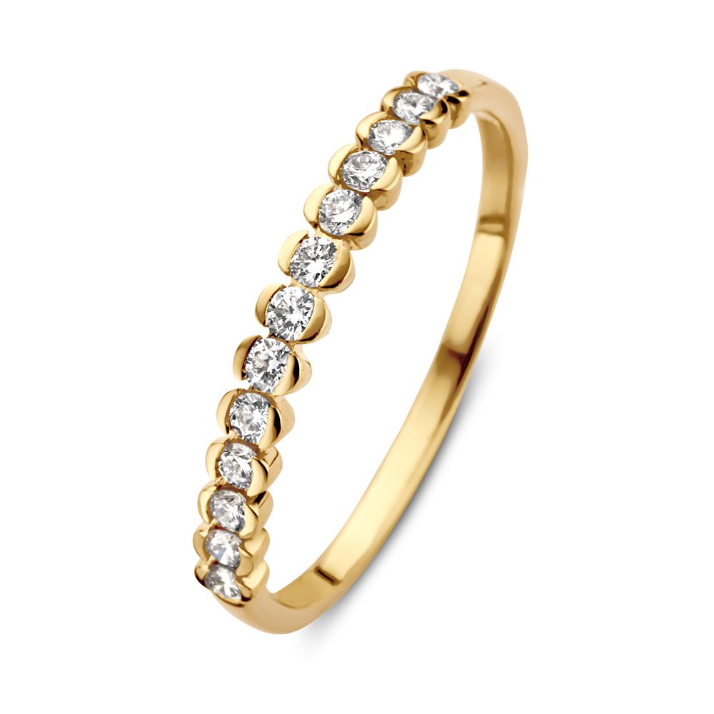 Anillo de oro amarillo con brillantes en engaste especial de 0.23 crt.