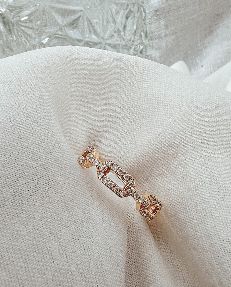 Elegante Anillo de Oro Amarillo con Diamantes Brillantes - Lujo Atemporal 0.27 crt.