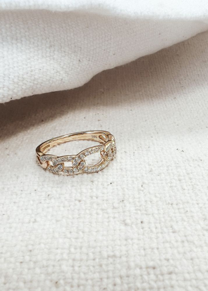 Elegante Anillo de Oro Amarillo con Diamantes Brillantes – 14 Quilates de Oro y 0,28 Quilates de Diamante