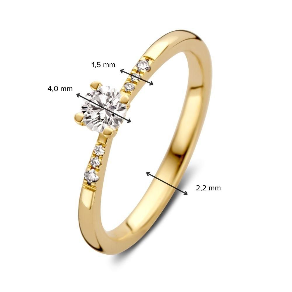 Elegante Anillo de Solitario de Oro Amarillo con Diamante Brillante y Piedras Laterales – 14 Quilates de Oro