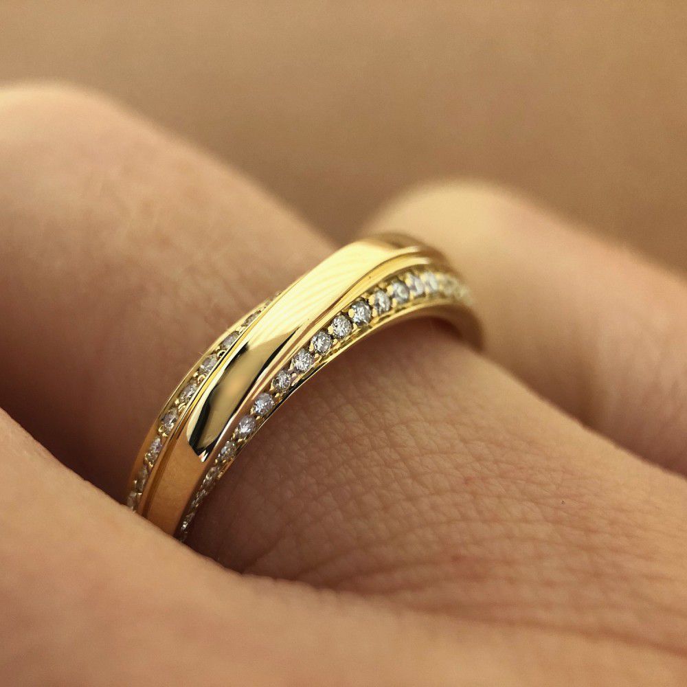 Elegante Anillo de Oro Amarillo con Diamante – 14 Quilates de Oro, 0.32ct Brillante