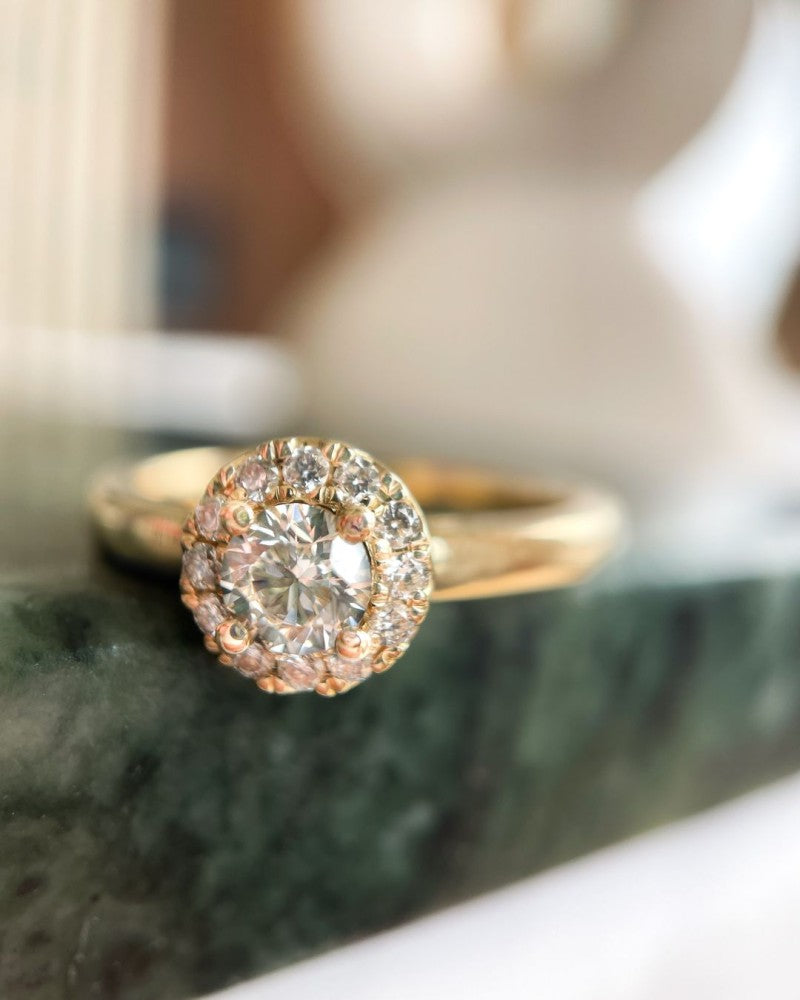 Espléndido Anillo de Entourage en Oro Amarillo con 0,32ct Diamante – Combinable sin Costuras