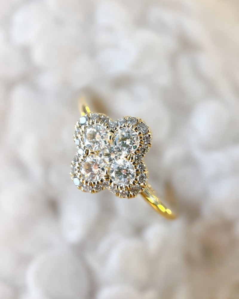 Anillo oro amarillo brillante 0.48 crt.