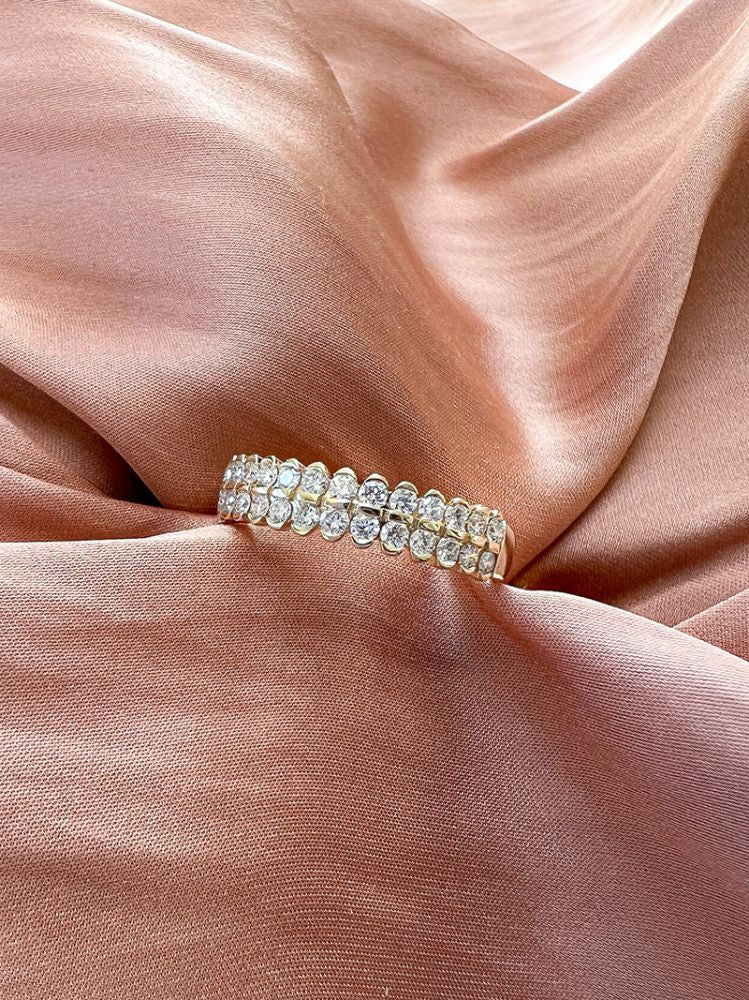 Prachtoso Anillo de Oro Amarillo con Diamante en Montura Especial – 14 Quilates Oro 0.49 crt.