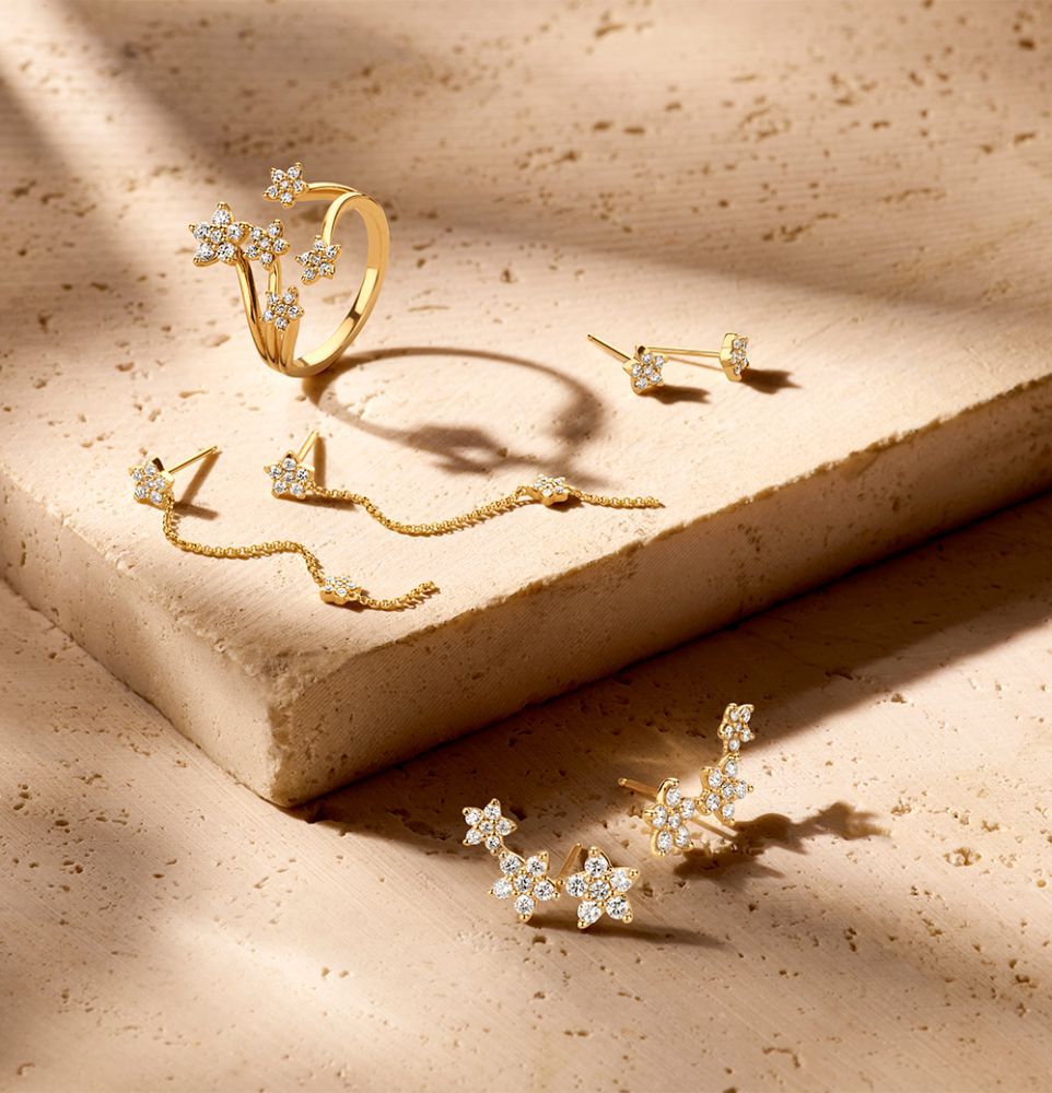 Espléndido Anillo de Oro Amarillo con Estrellas de Diamantes – 14 Quilates 0.51 crt.