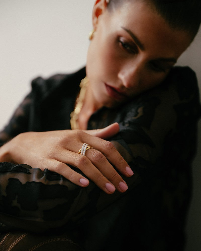 Anillo de cruce especial en oro amarillo con diamantes - 14 quilates