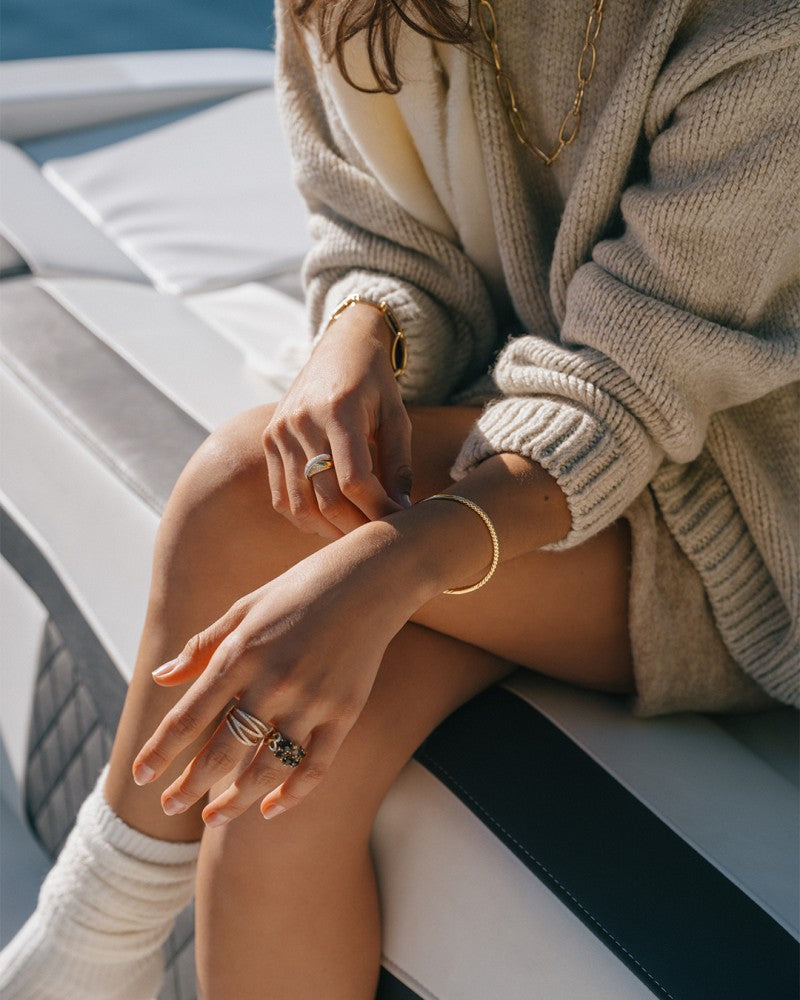 Anillo de cruce elegante de oro amarillo de 14k con diamantes de 0.53ct, pieza de declaración de mujer