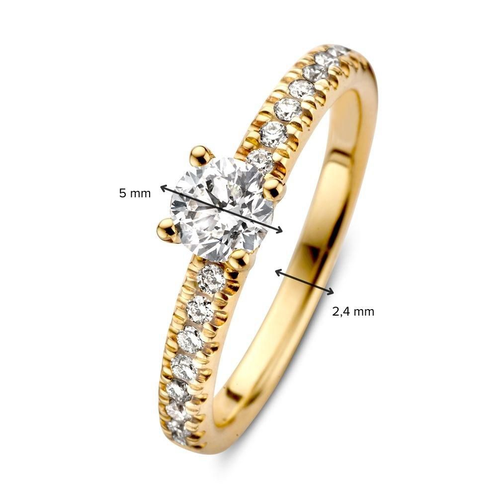 Espléndido Anillo Solitario de Oro Amarillo con Diamante Brillante y Piedras Laterales – 14 Quilates 0.67 crt.