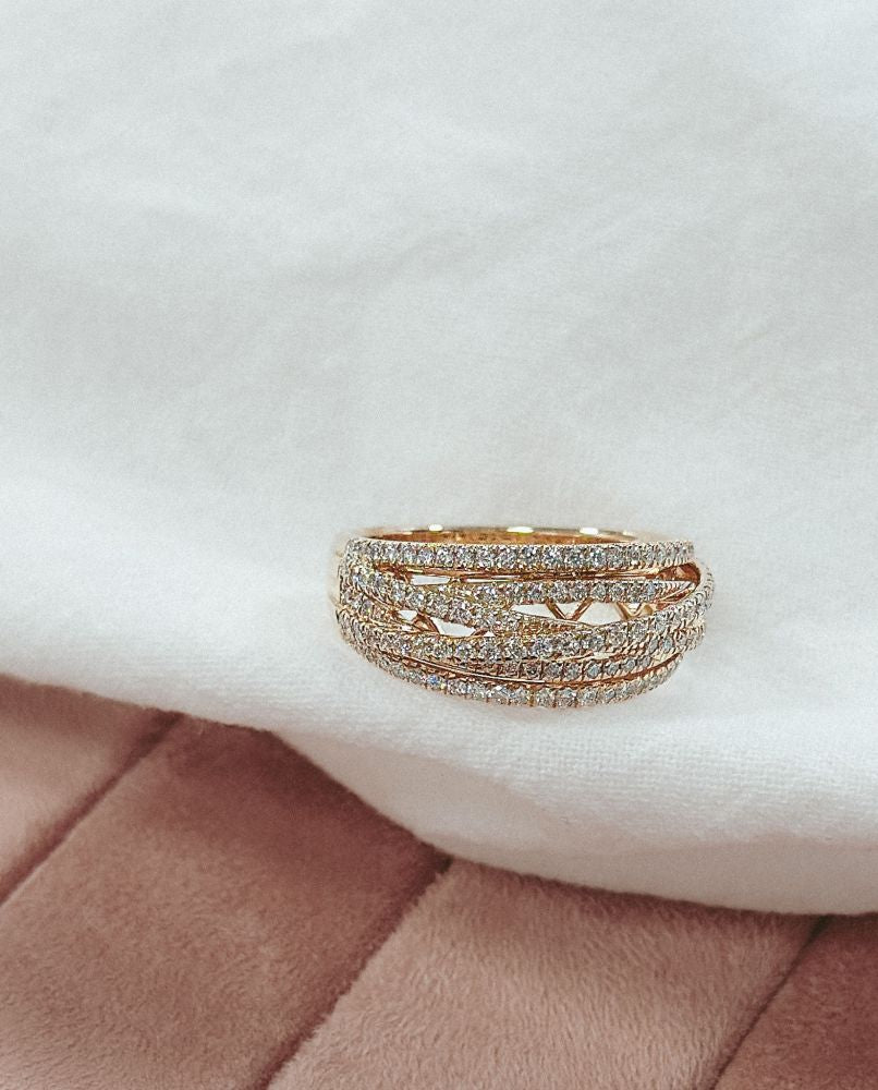 Impresionante Anillo de Oro Amarillo con Diamantes y 6 Bandas Trenzadas 0.71 crt.