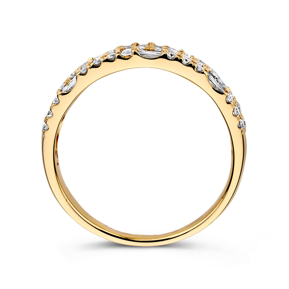 Anillo Elegante de Oro Amarillo con Diamantes Brillantes y Baguette de 0.94 crt.