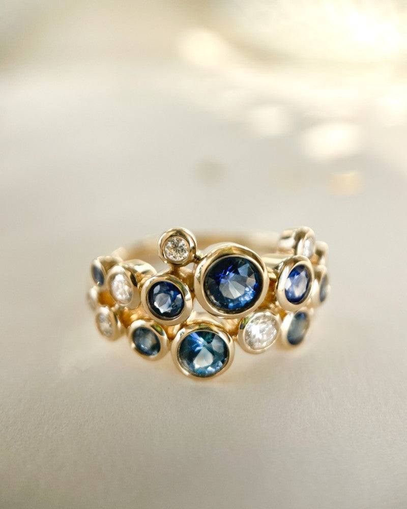 Anillo de oro amarillo elegante con zafiros de 1.10ct y diamantes de 0.29ct, colección 'Bubbles'