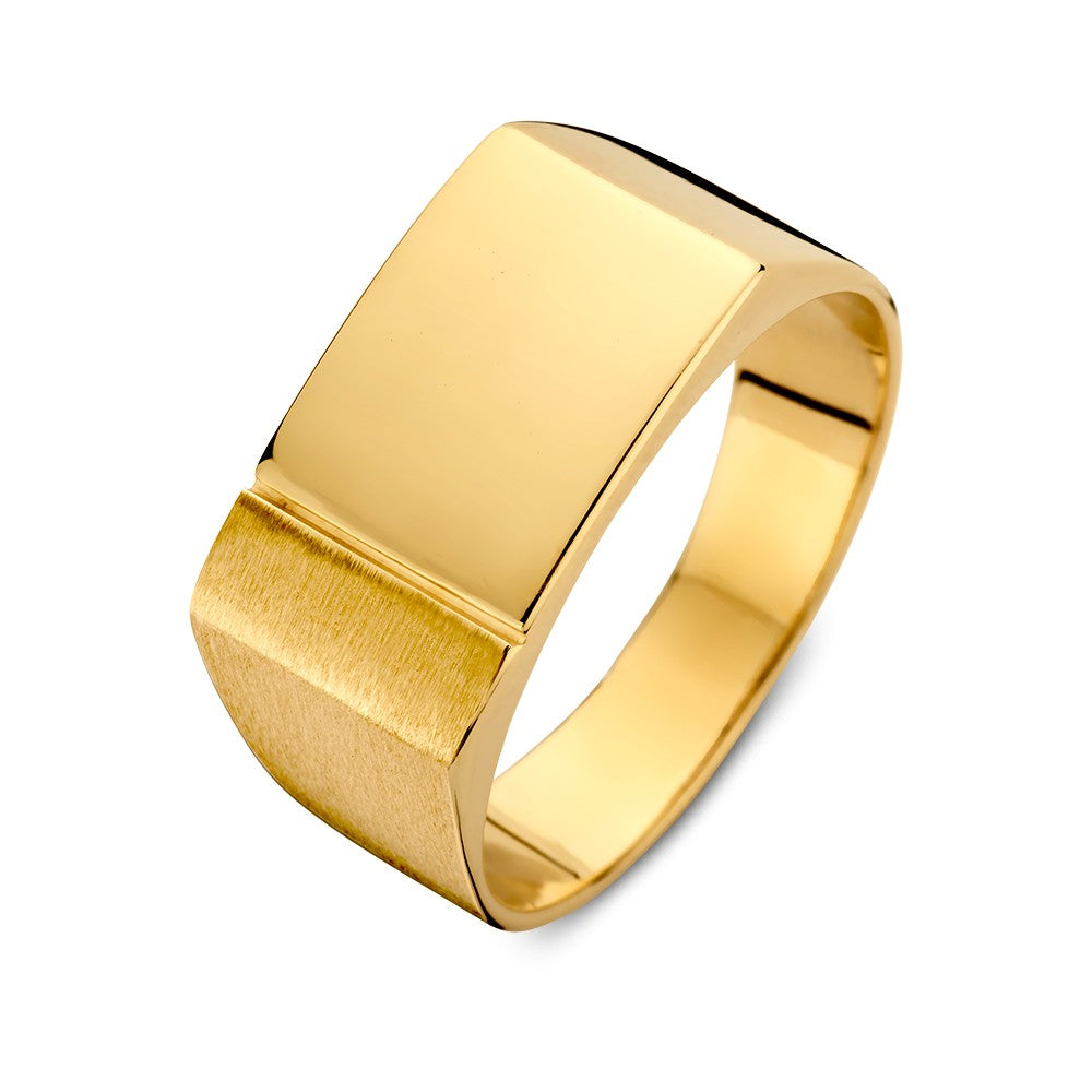 Anillo de oro amarillo con acabado mate y pulido, diseño robusto y elegante para hombres.