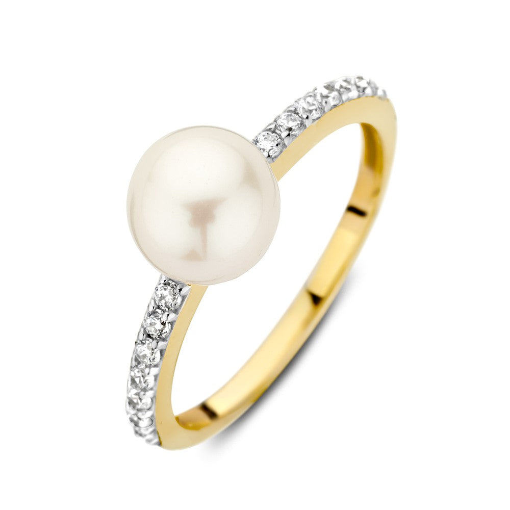 Anillo de oro de 14 quilates con perla de agua dulce y circonitas brillantes.