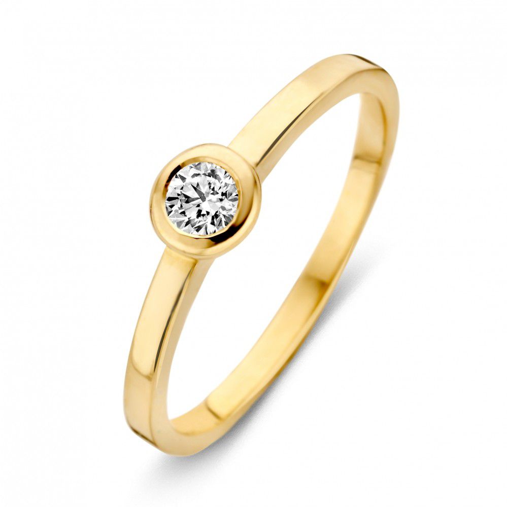 Anillo de oro amarillo con circonita en modelo solitario, diseño simple y elegante.