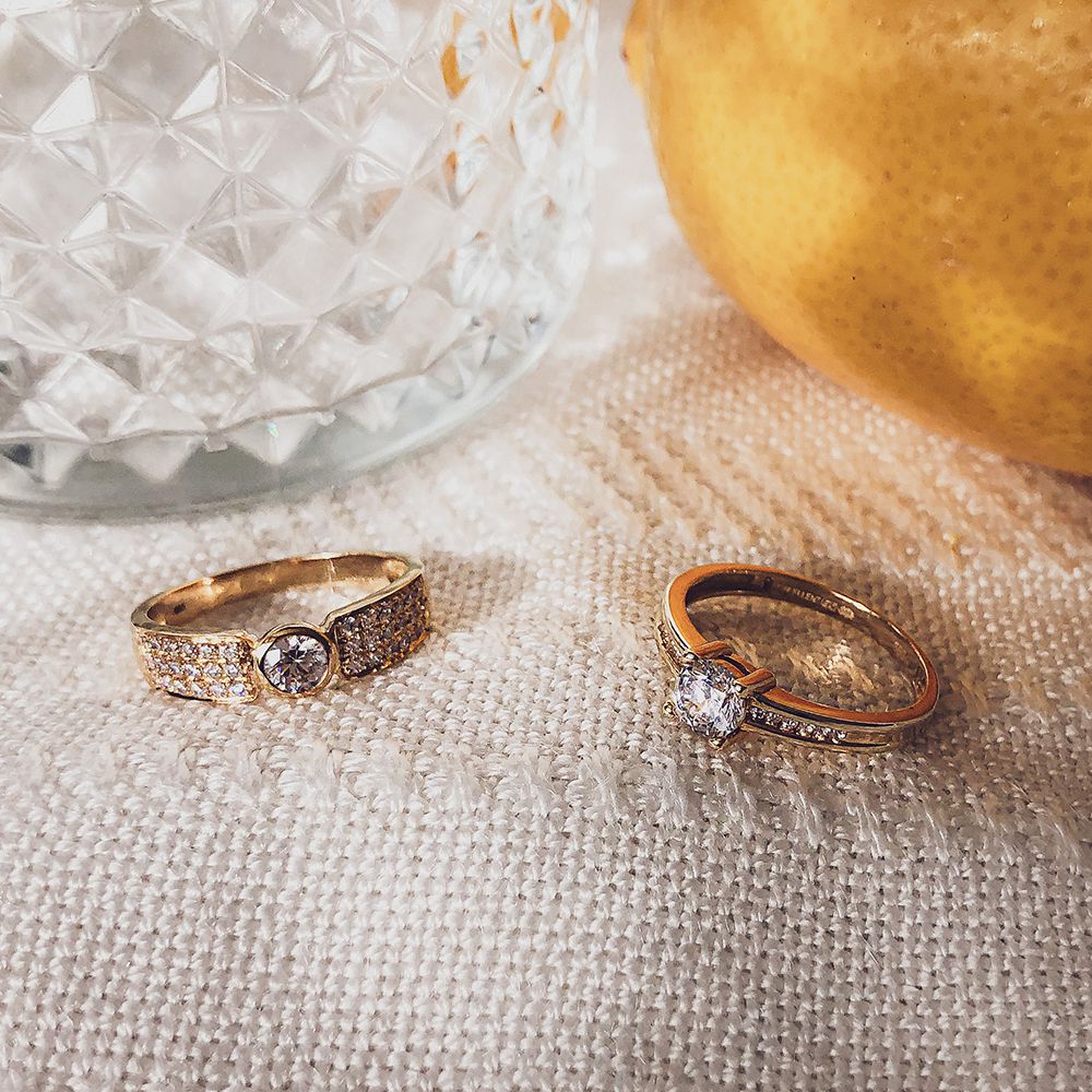 Anillo de mujer refinado en oro amarillo con circonitas - 14 quilates de oro