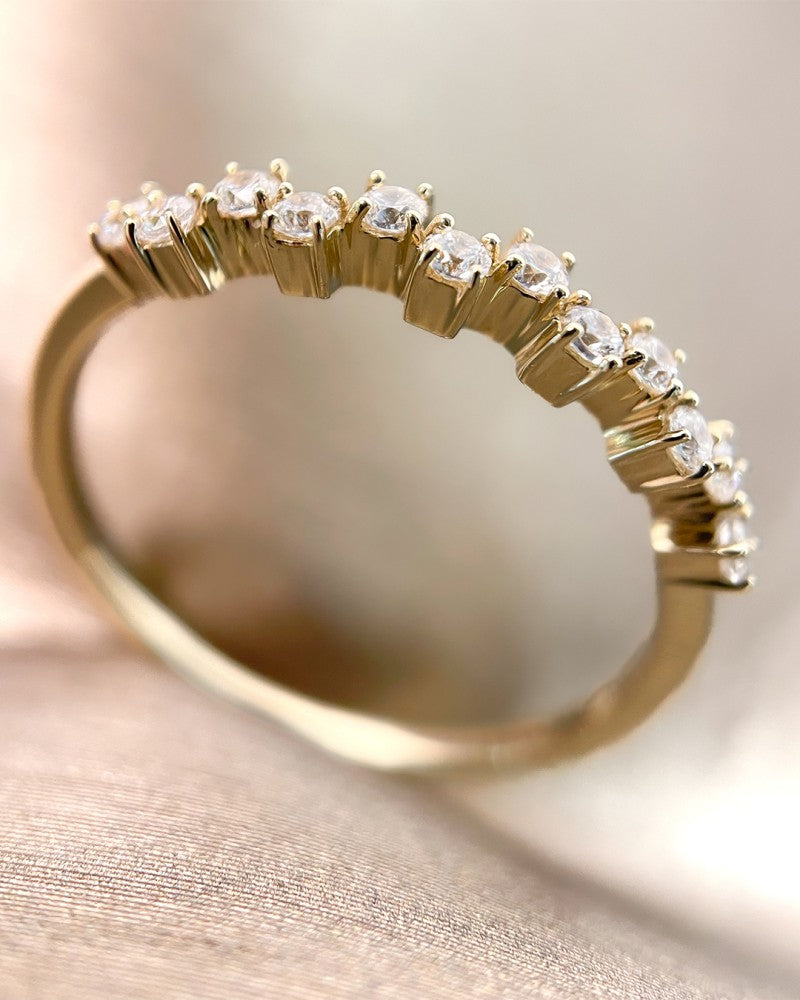 Fina Anillo de Oro Amarillo con Brillantes Circonitas – 14 Quilates Oro Amarillo