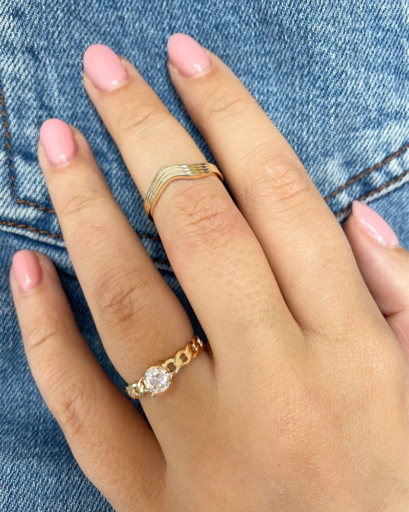 Anillo solitario de oro con eslabón gourmet y circonita – Una combinación perfecta de elegante y moderno