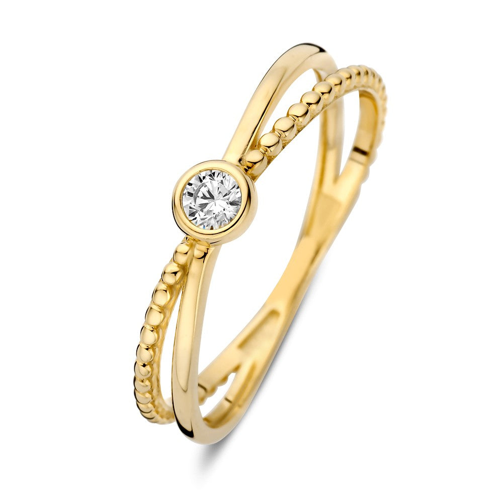 Anillo de oro amarillo con circonita en el centro y diseño entrelazado.