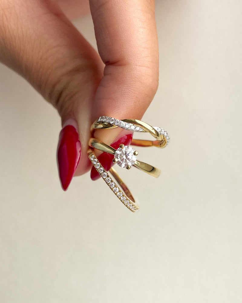 Anillo Jackie 0,15 crt. oro amarillo