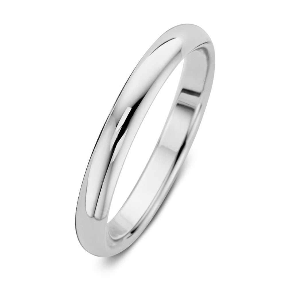 Anillo de oro blanco de 3 mm, con un acabado pulido y forma sencilla.